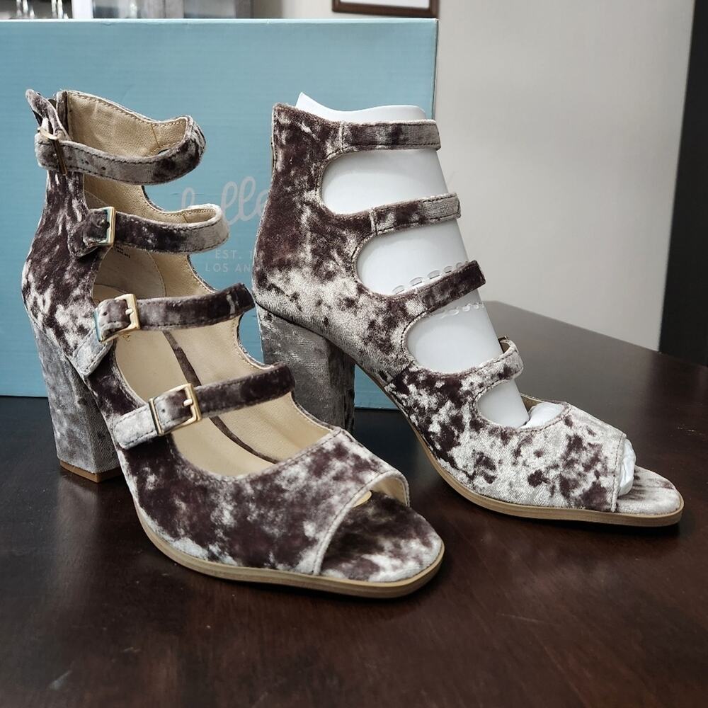 NWT Seychelles Kayak Gray Velvet Strappy Heels Size 9